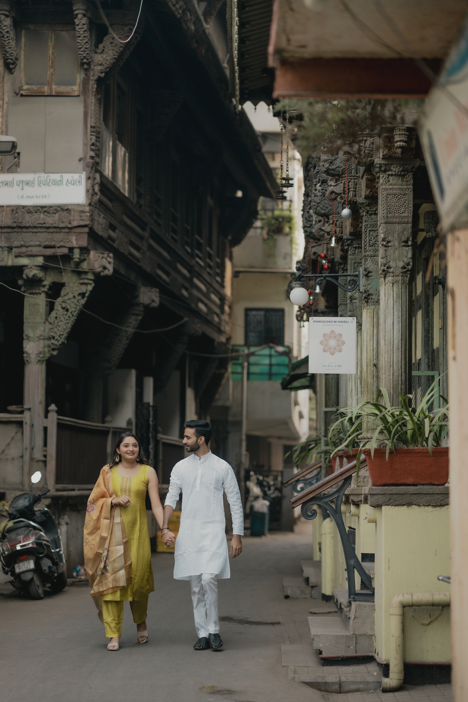 Jigar and Ami photography by Flash Studio