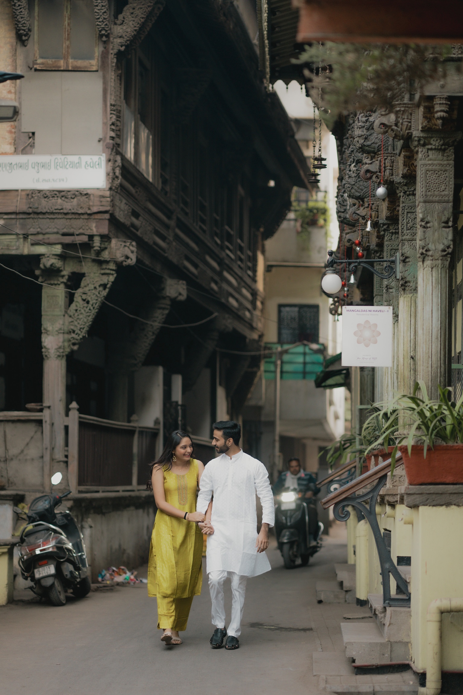 Jigar and Ami photography by Flash Studio
