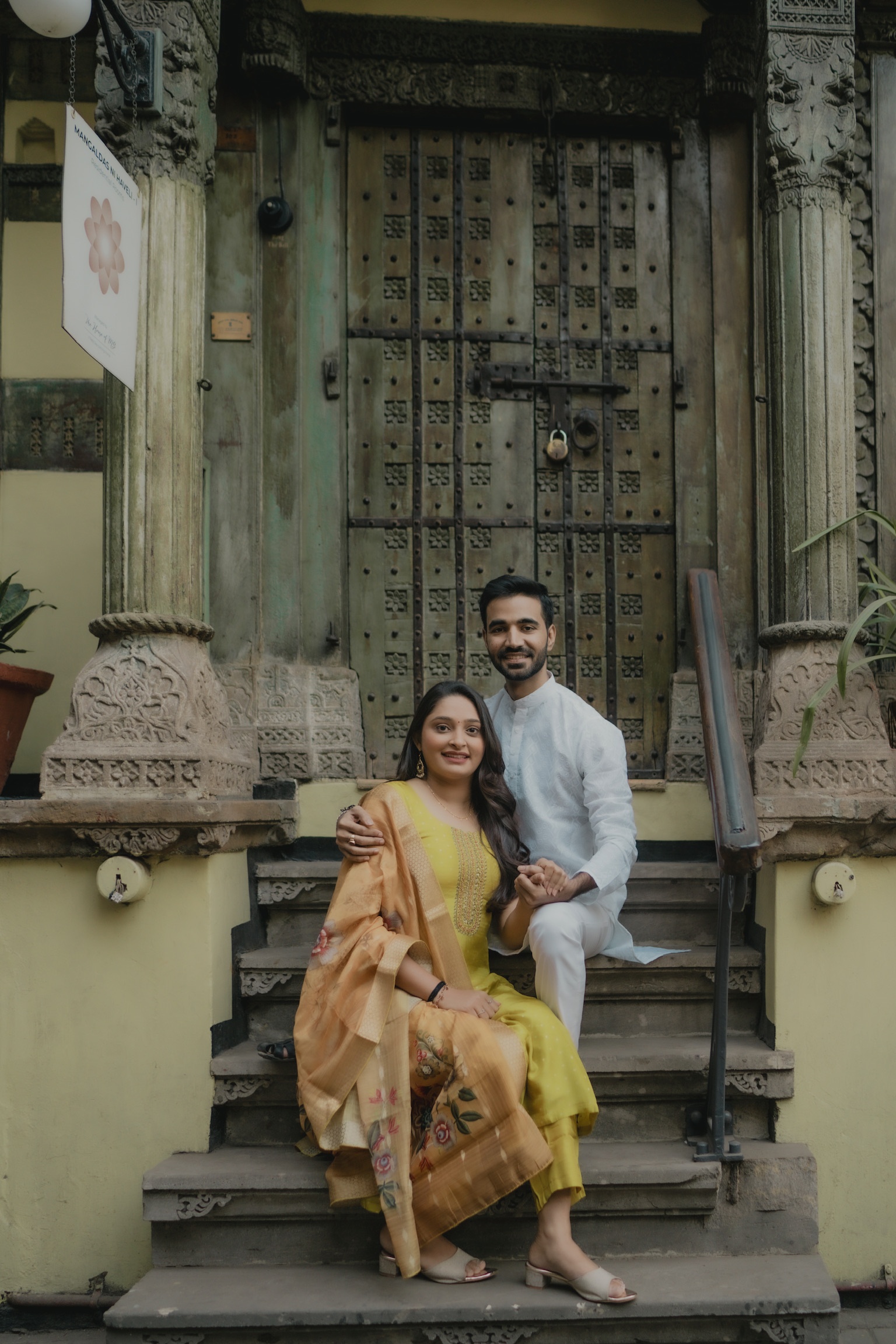 Jigar and Ami photography by Flash Studio