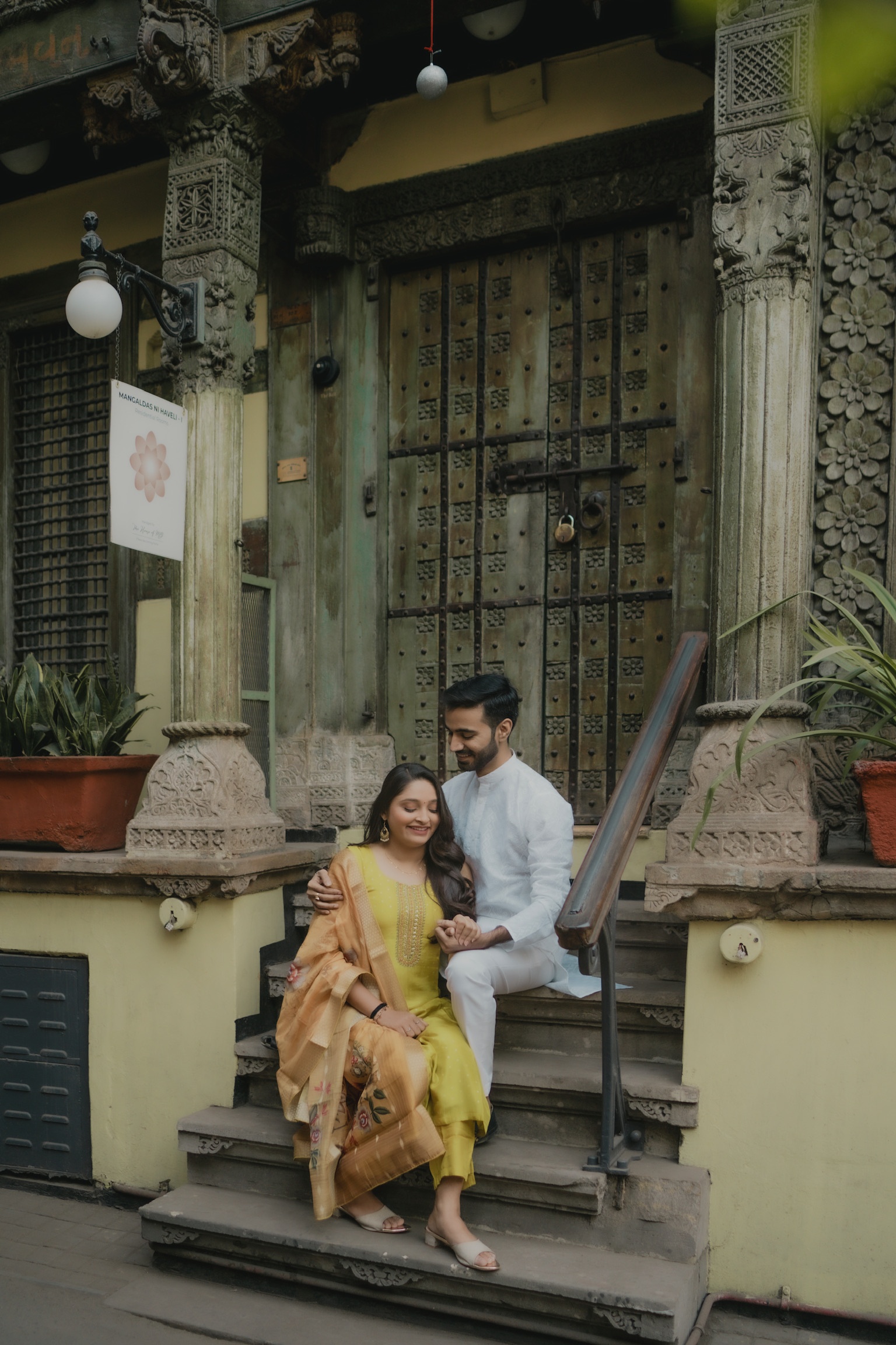Jigar and Ami photography by Flash Studio