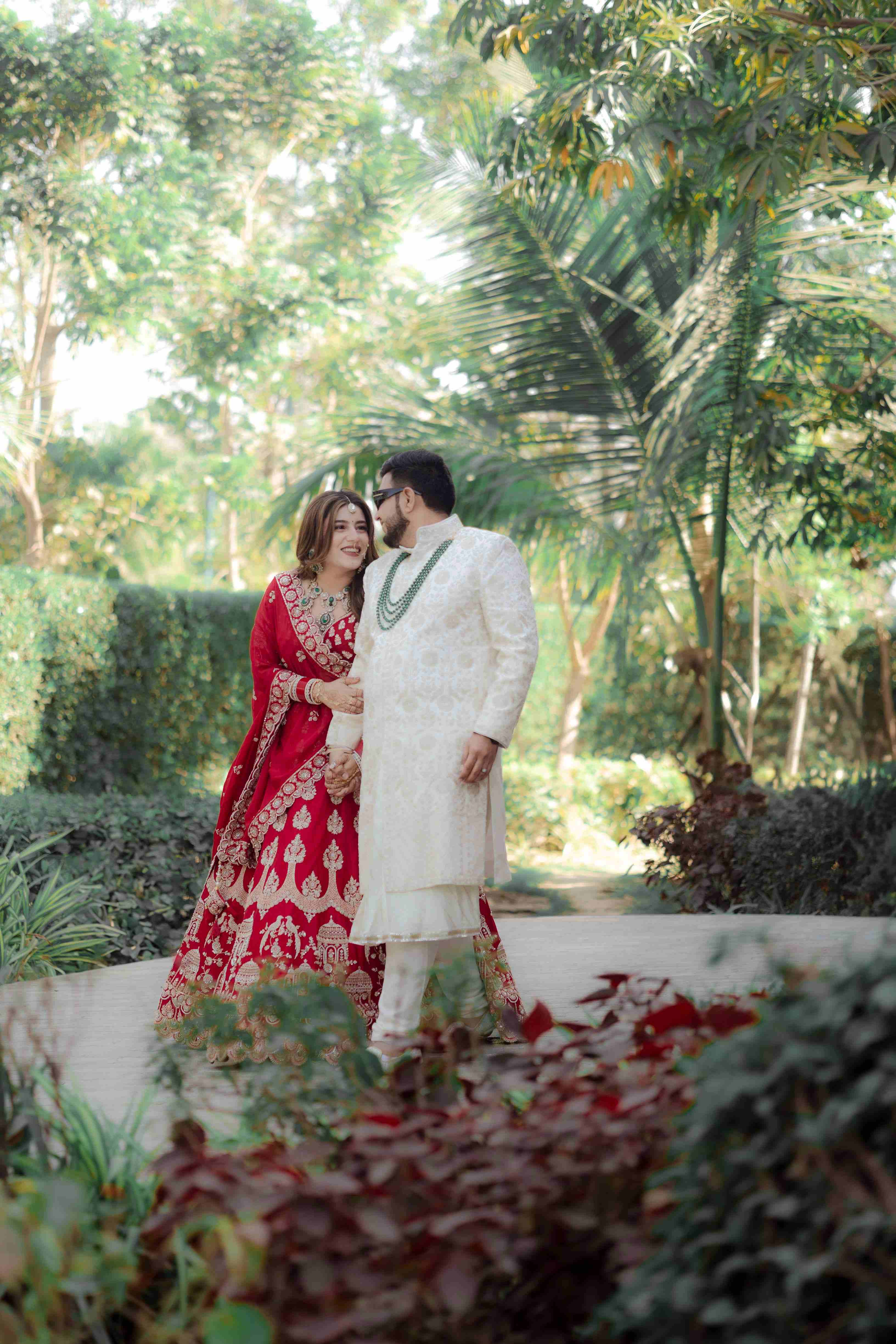 Mohit and Disha photography by Flash Studio
