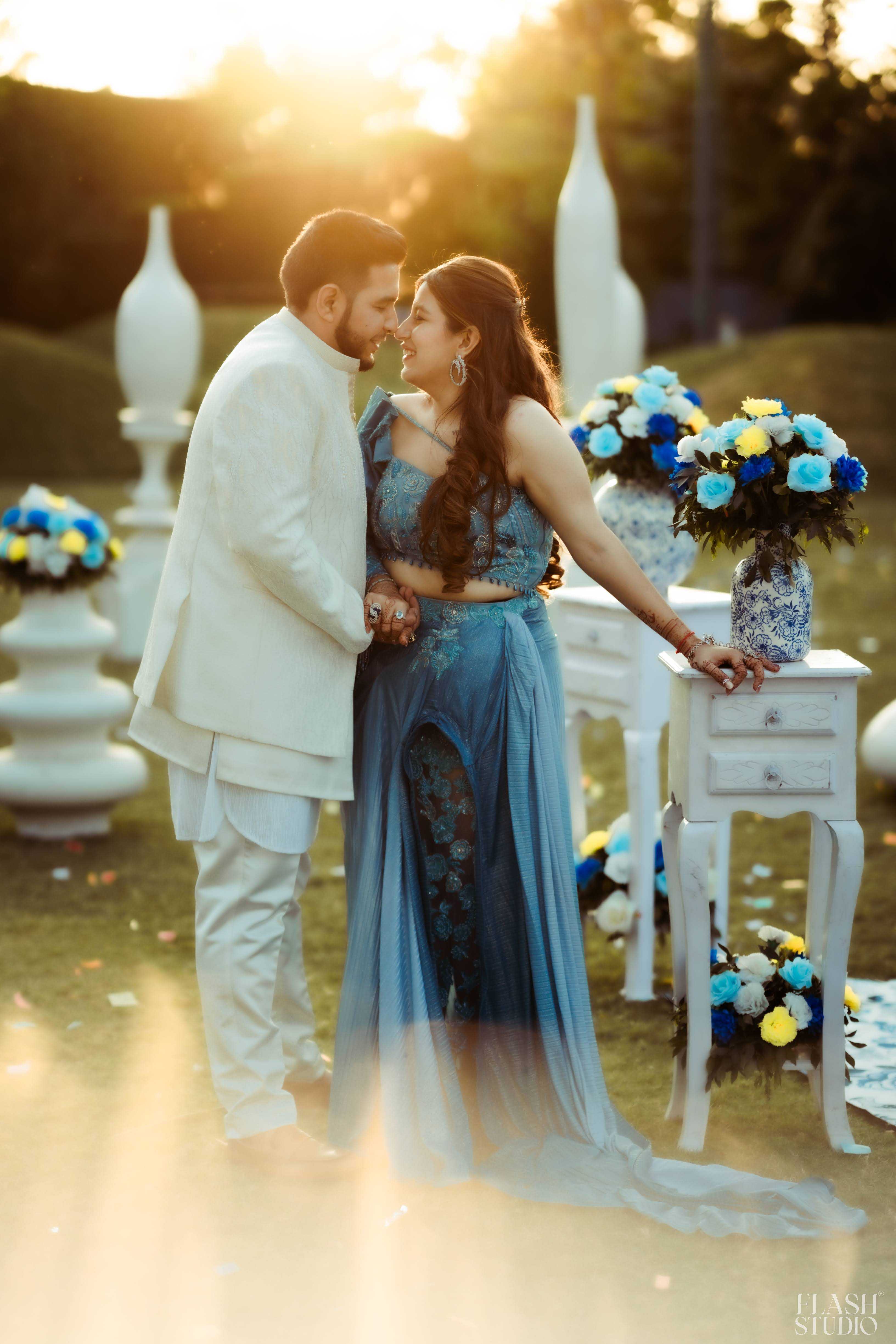 Mohit and Disha photography by Flash Studio