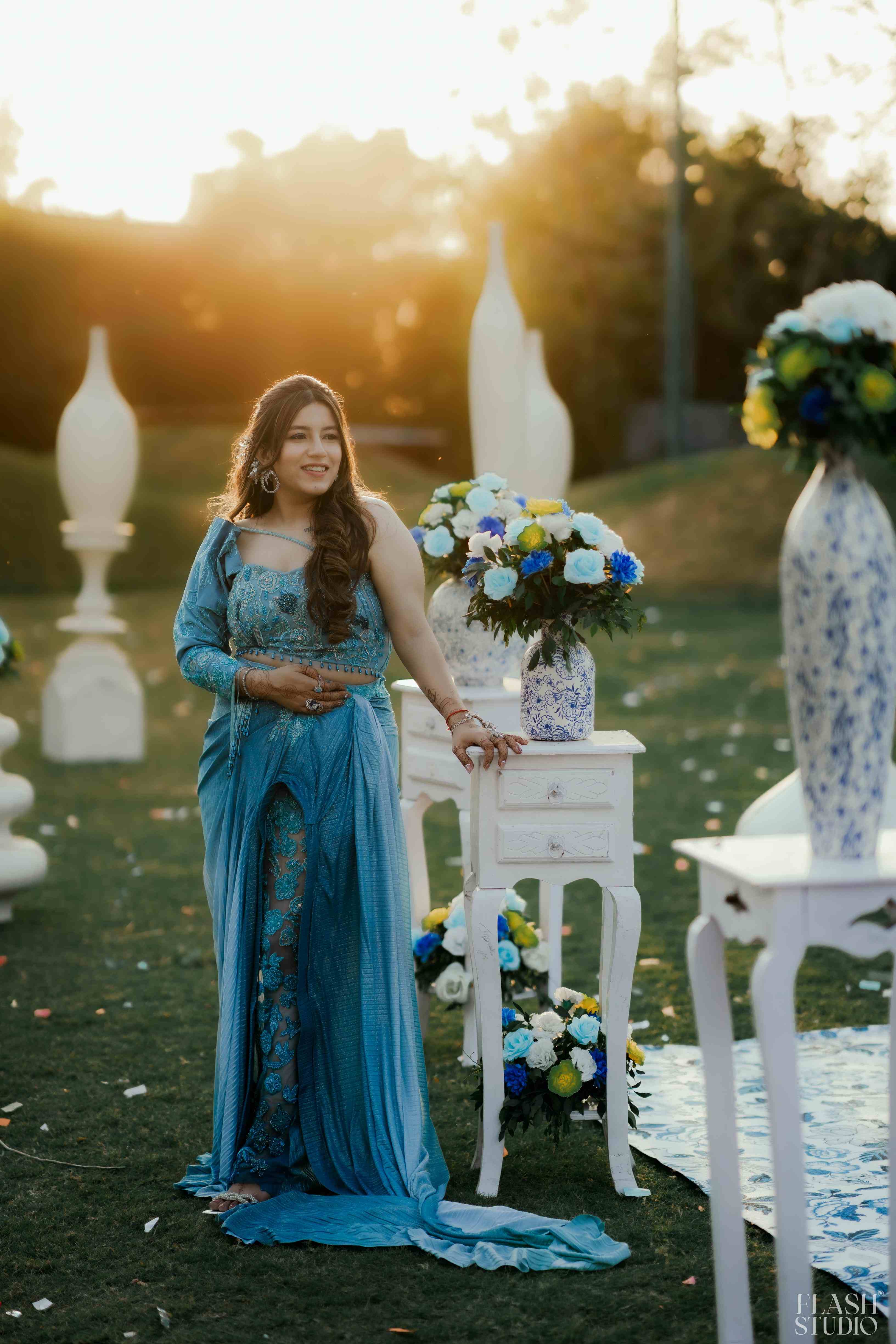 Mohit and Disha photography by Flash Studio