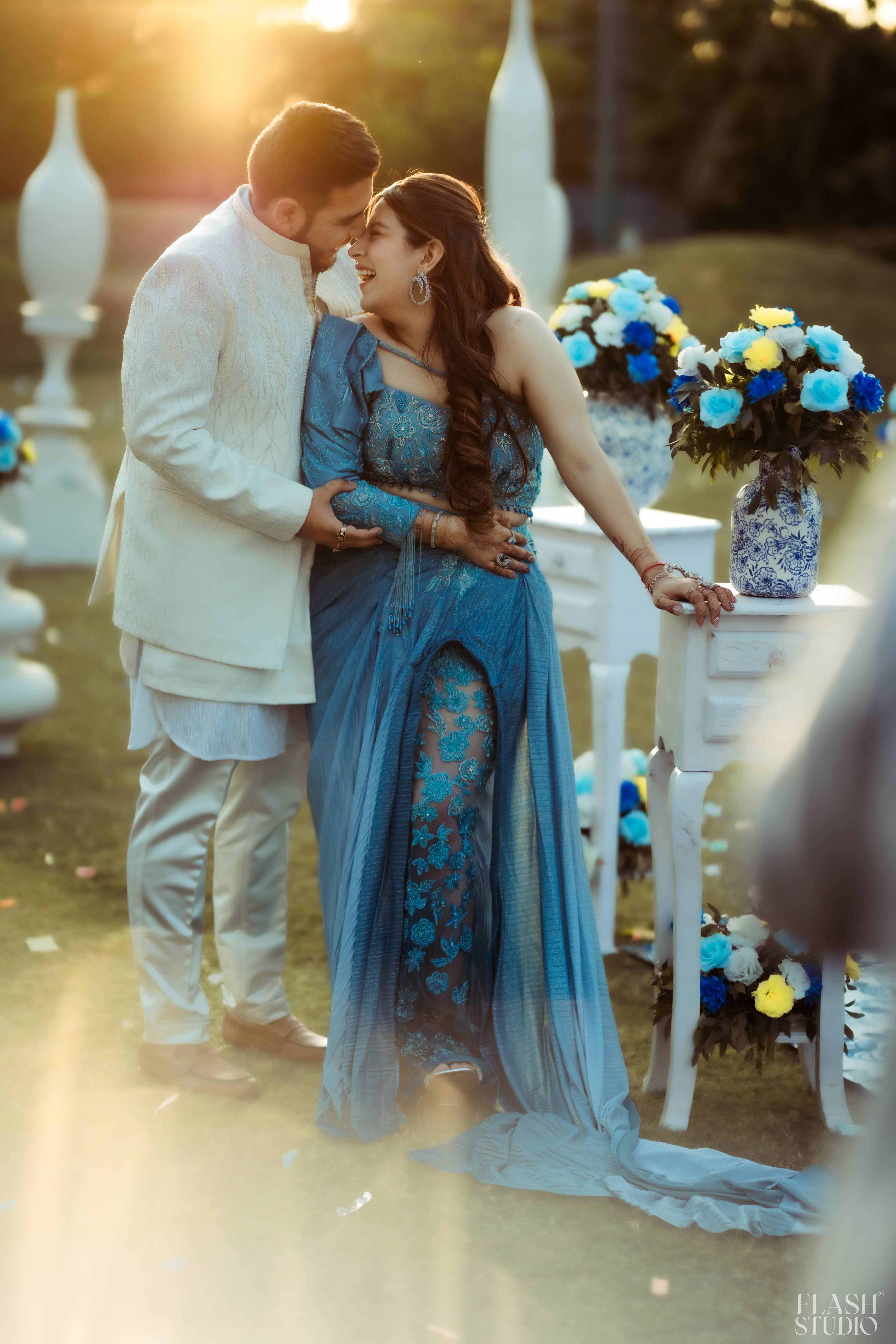 Mohit and Disha photography by Flash Studio