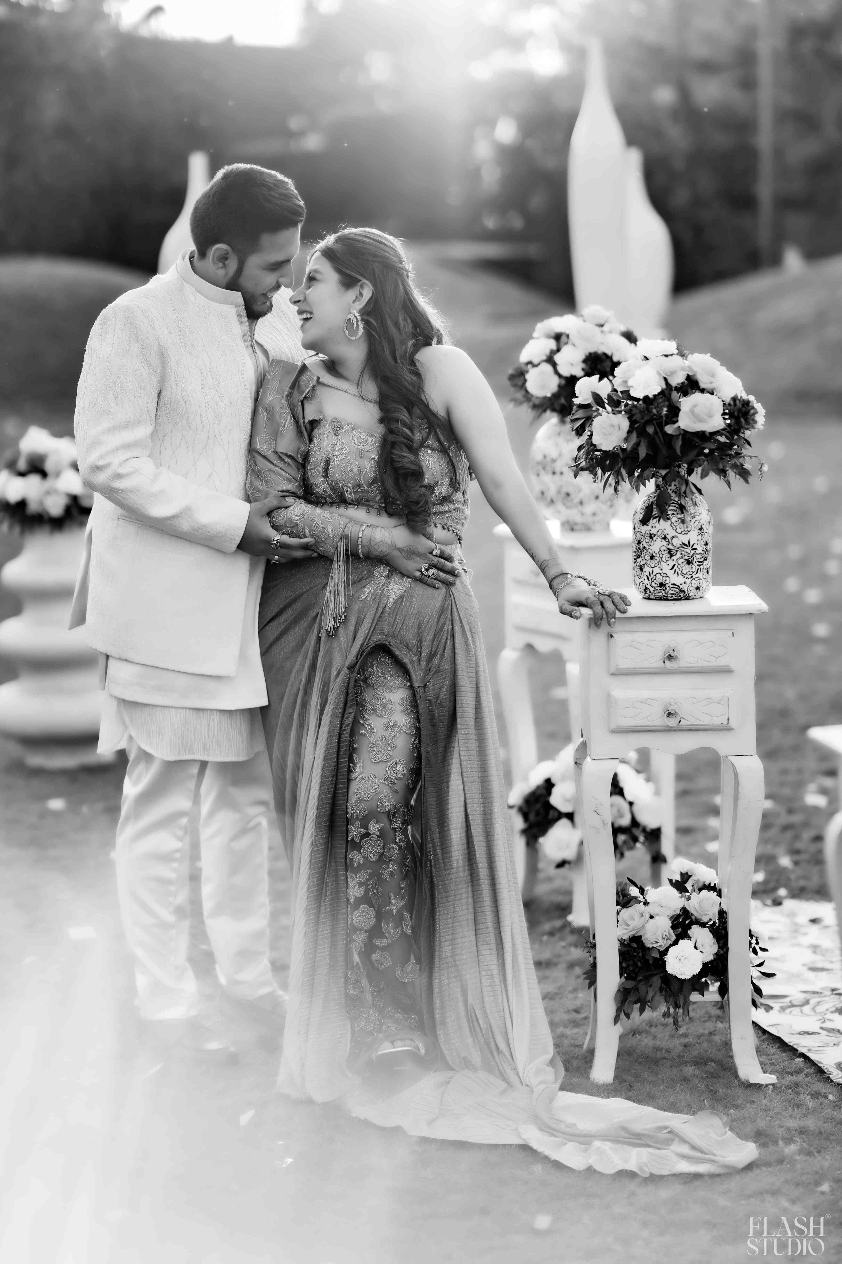 Mohit and Disha photography by Flash Studio
