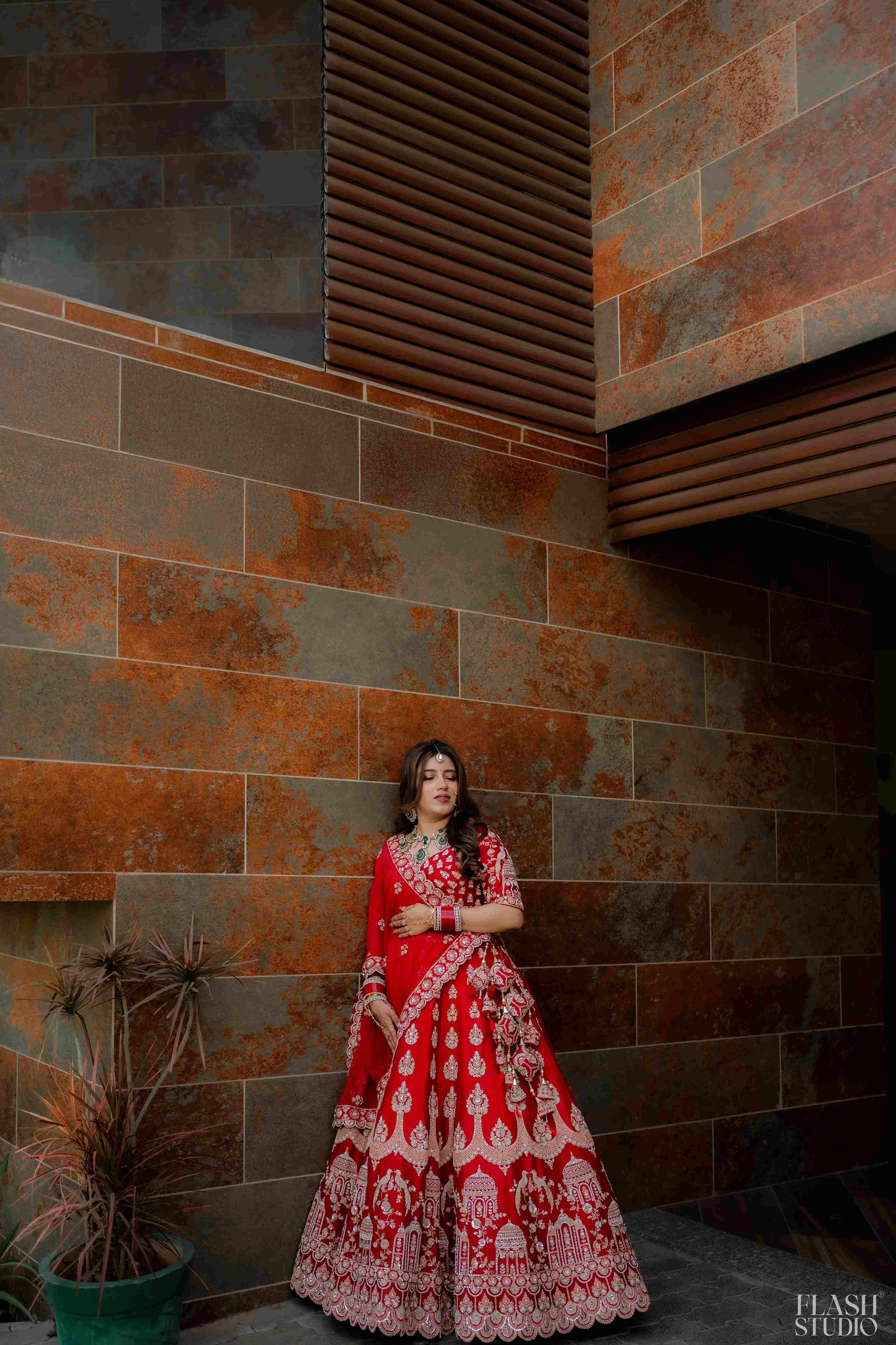 Mohit and Disha photography by Flash Studio
