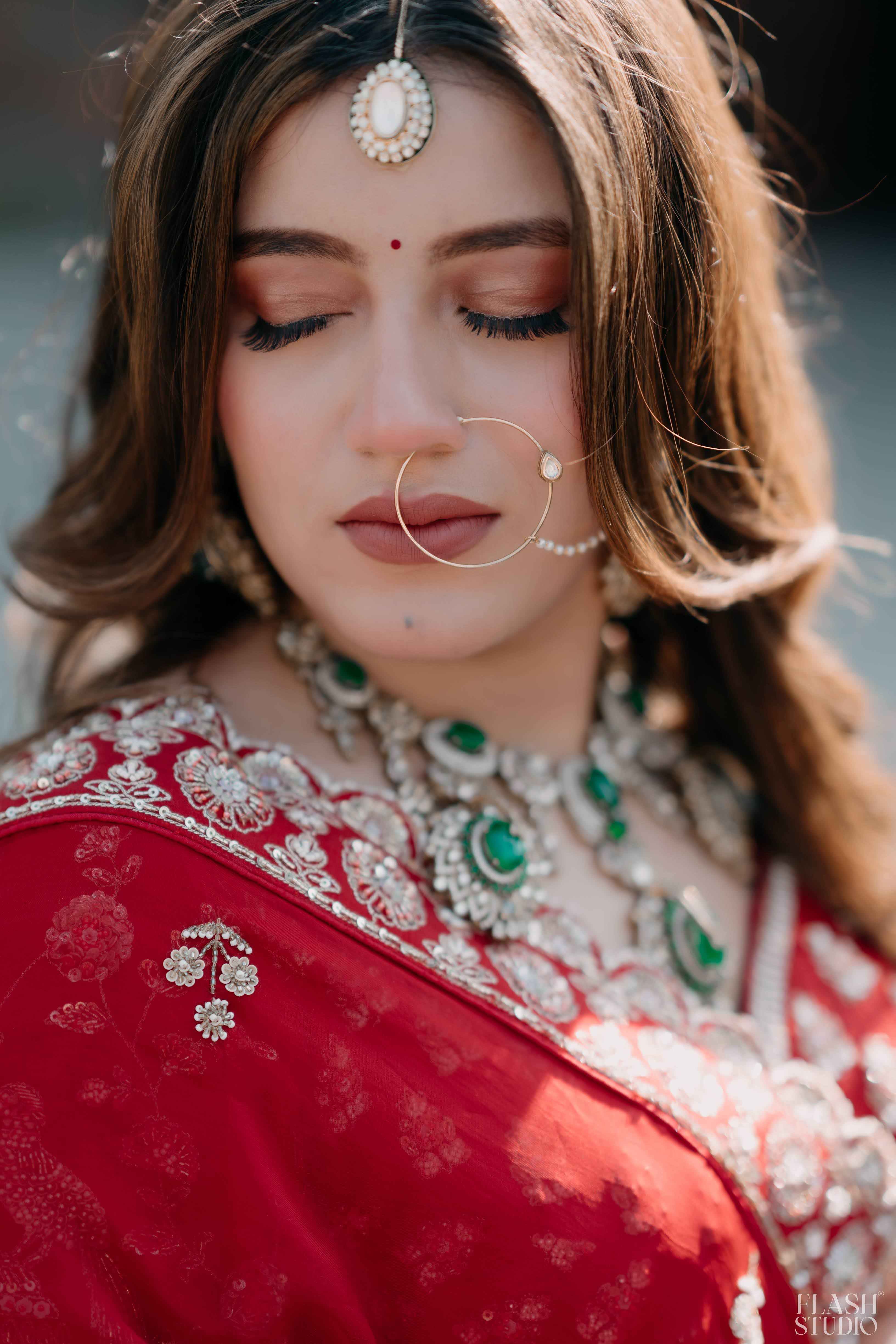 Mohit and Disha photography by Flash Studio