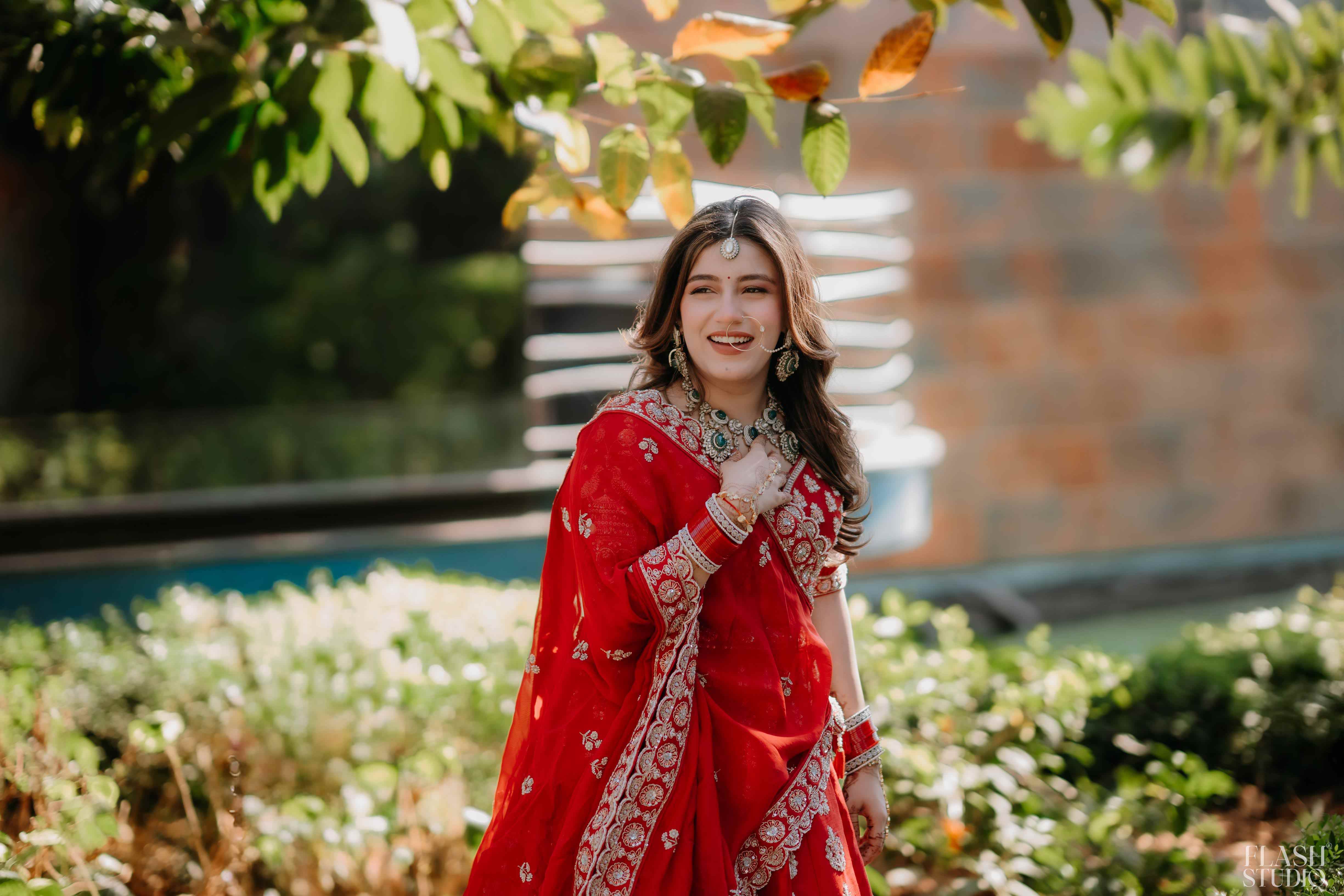 Mohit and Disha photography by Flash Studio