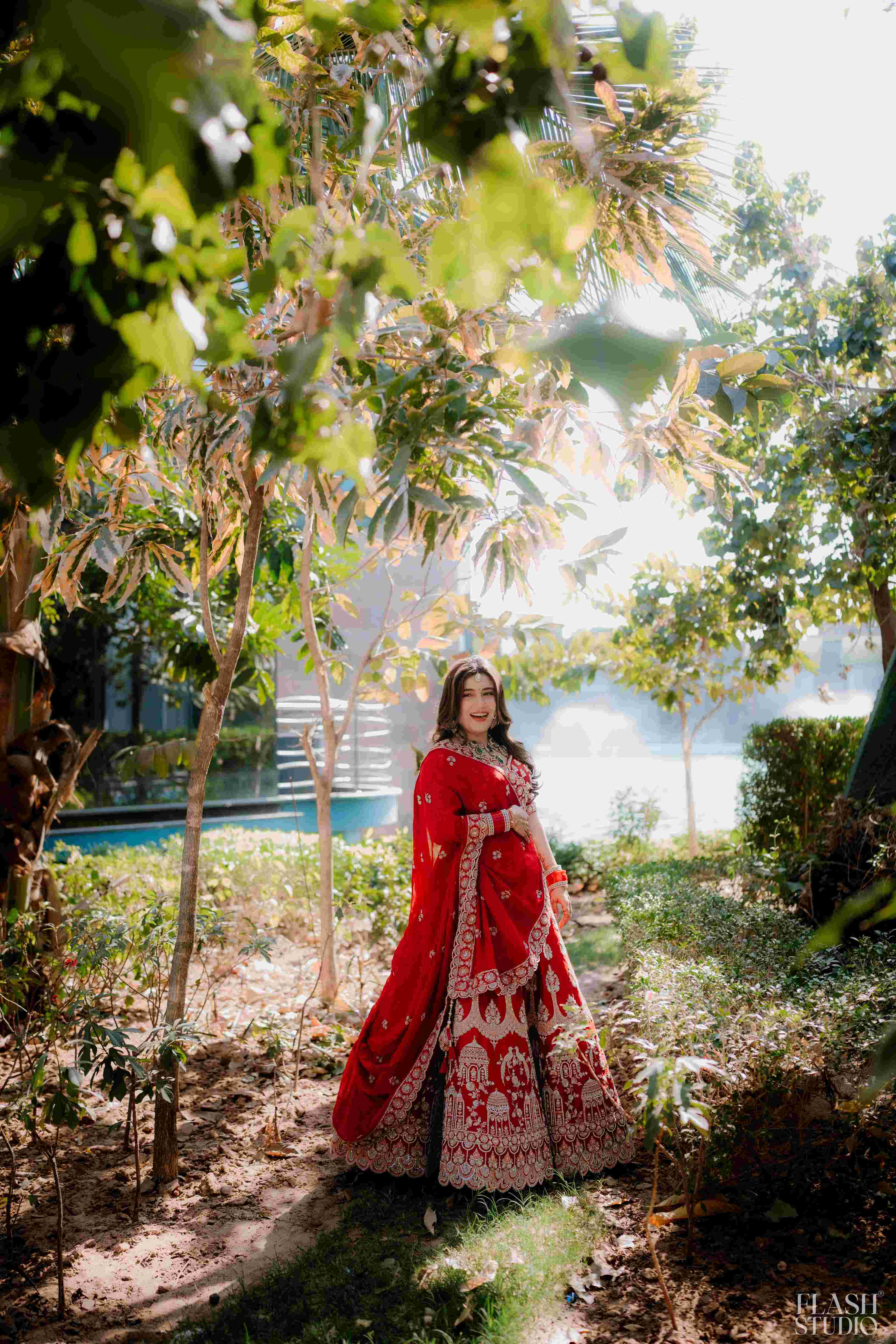 Mohit and Disha photography by Flash Studio