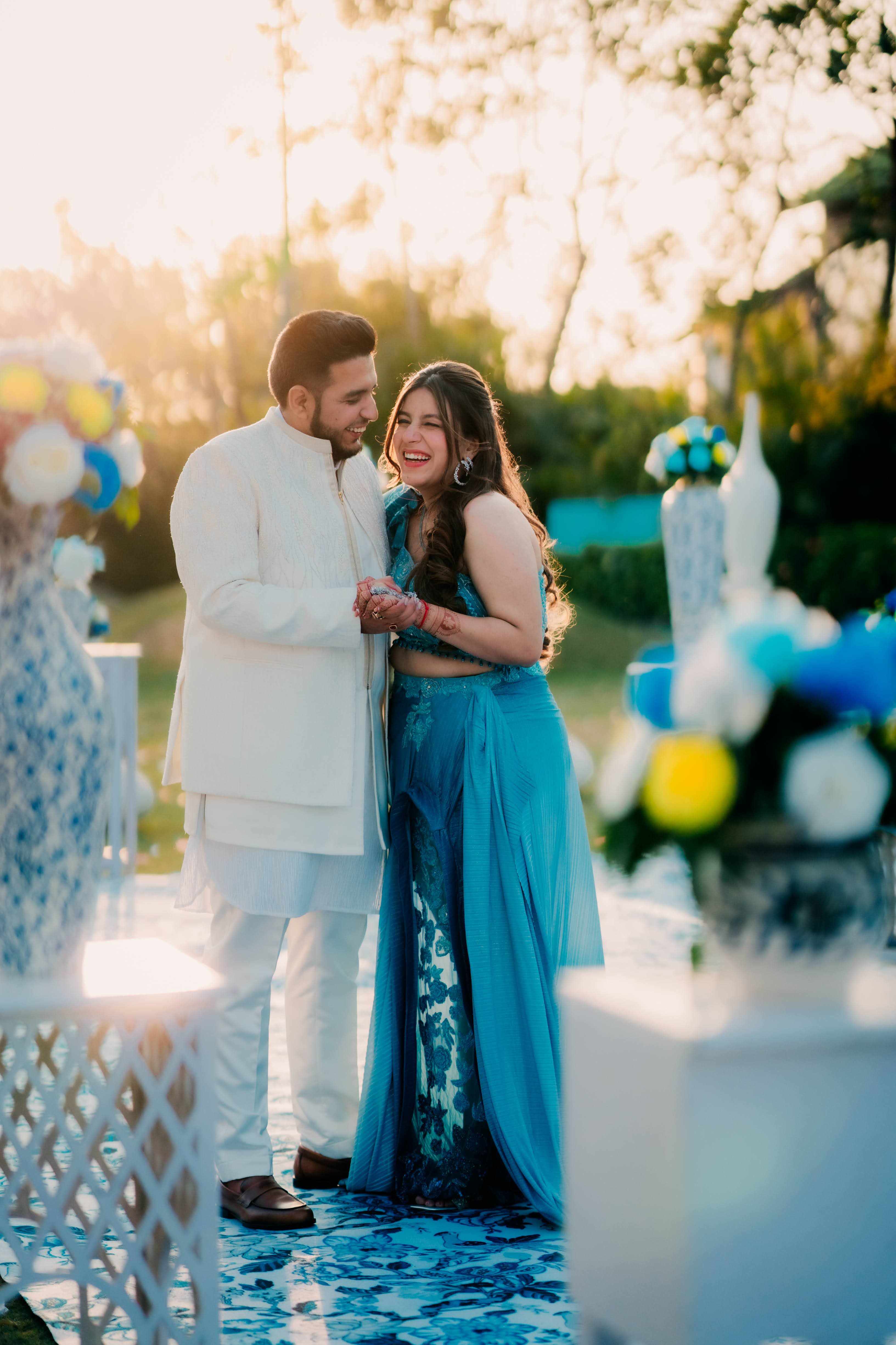 Mohit and Disha photography by Flash Studio