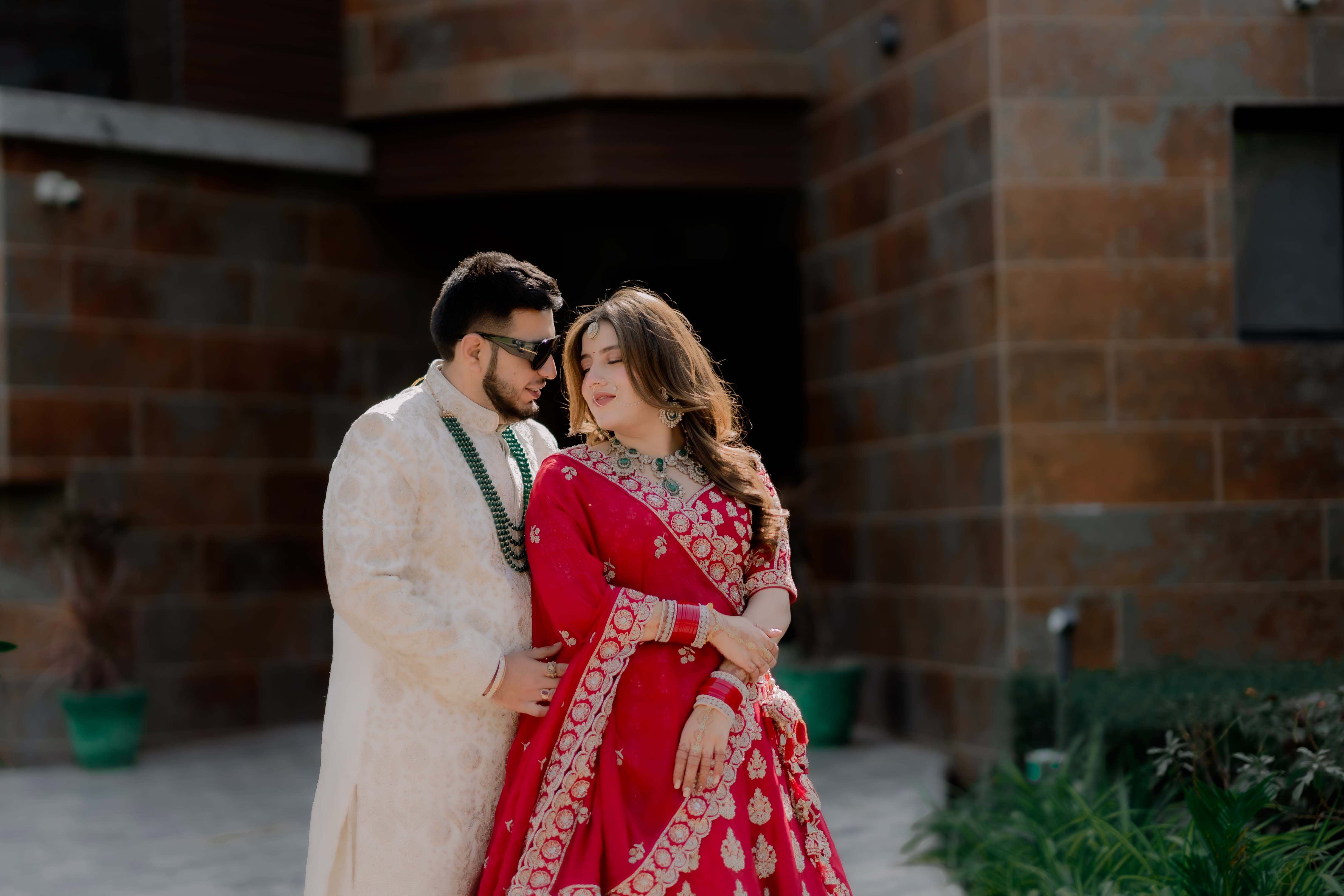 Mohit and Disha photography by Flash Studio