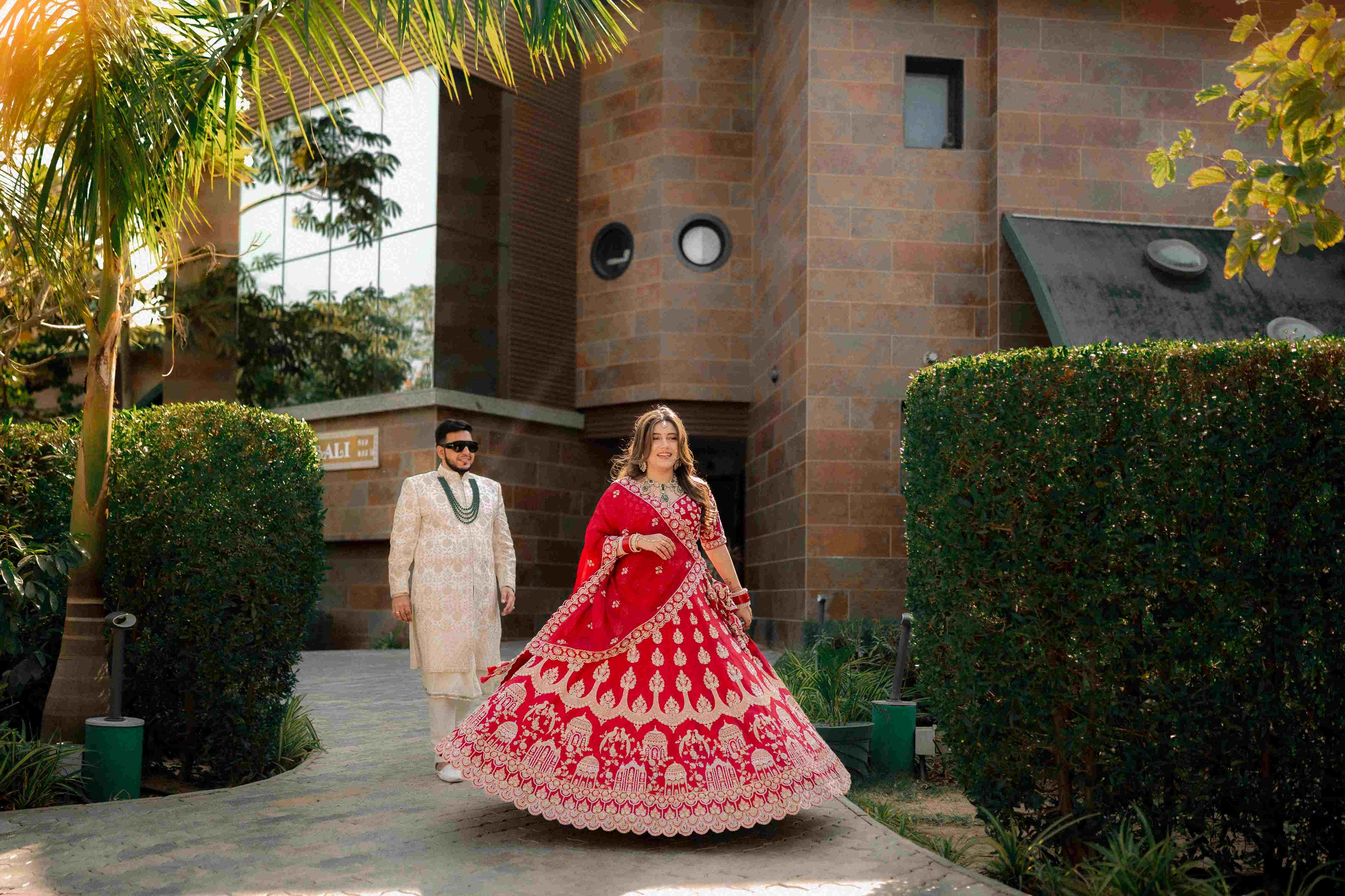Mohit and Disha photography by Flash Studio