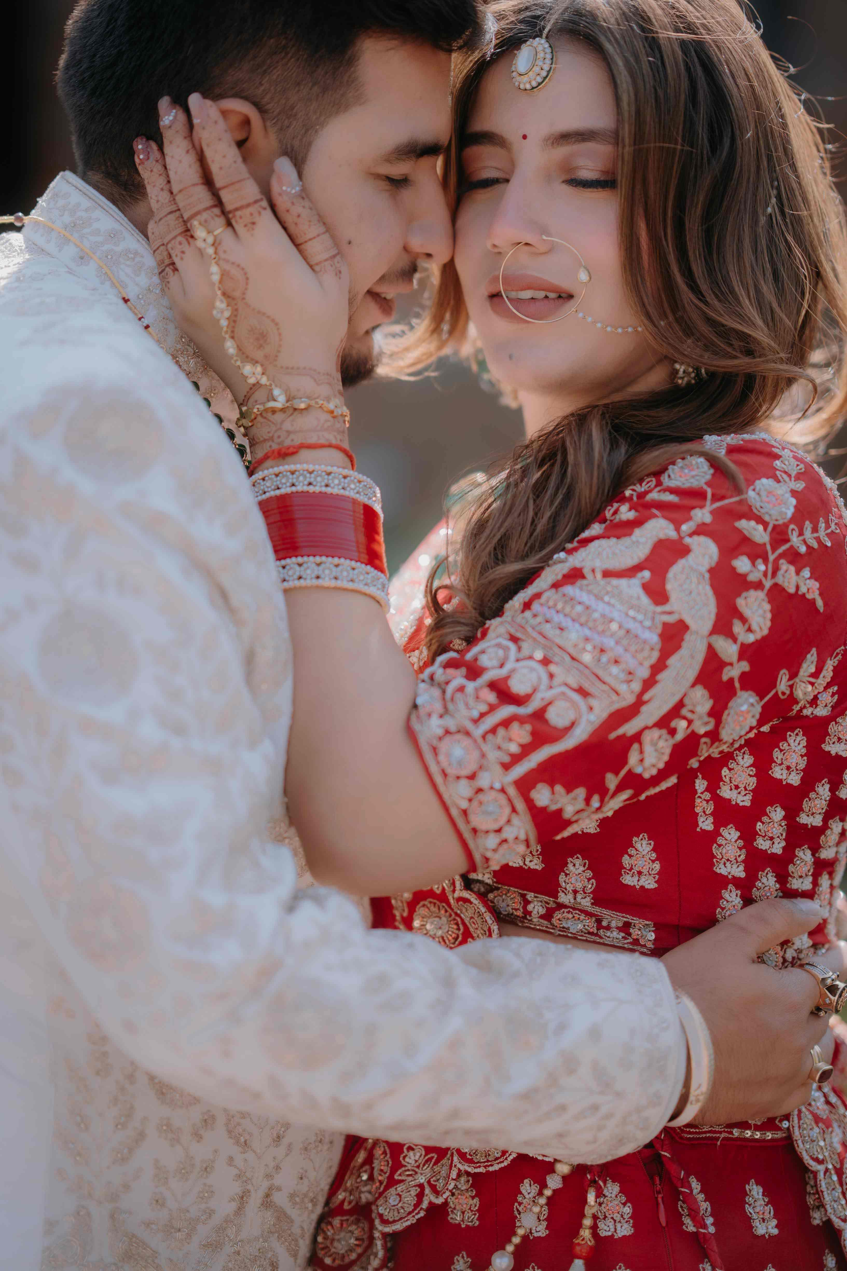 Mohit and Disha photography by Flash Studio