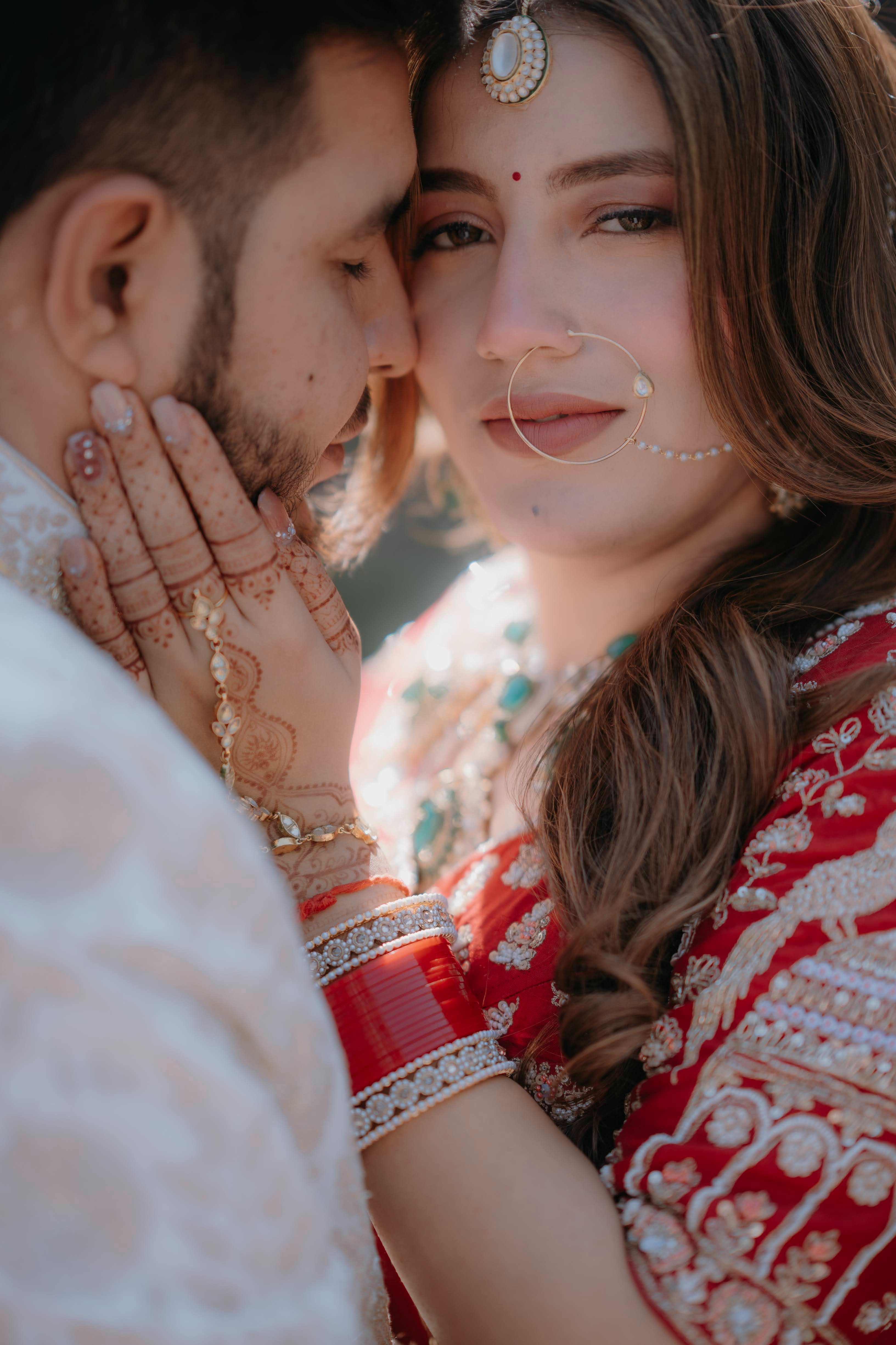 Mohit and Disha photography by Flash Studio